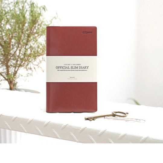 Еженедельник Official Slim / Красный Еженедельник Official Slim / Красный1000 - 2000 р.<br>В чём плюсы:<br> Ежедневник датирован на 2017 год.<br> Всего 160 страниц. <br> Внутри ежедневника:<br>- календарь на 2017-2018 гг. - 2 стр.<br>- план на год - 2 стр.<br>- цели на месяц - 2 стр.<br>- планы на месяц - 26 стр. <br>- план по неделям - 108 стр.<br>- странички для записей в клетку - 10 стр.<br>- табличка для записей паролей - 4 стр.<br>- карта мира с часовыми поясами - 2 стр.<br> Идеальный компактный размер - легко поместится в практически любую сумку!<br> Качественная плотная обложка.<br> Удобная закладка-ленточка п...<br><br>Цвет: Красный<br>Вес г: 164