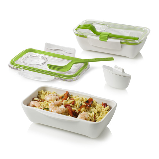 Ланчбокс Appetite - Green Ланчбокс Appetite - GreenЛанч-боксы и контейнеры для еды<br>Здоровый ланч - это заботливо приготовленная дома еда. Не важно, выходные на пикнике или обычный день в офисе, никакой фаст-фуд не заменит домашнюю пищу! Так что бери еду с собой и будь здоров!В чём плюсы: Объем - 500 мл. 100% герметичен. Есть специальная чашечка для соуса. В комплекте прилагается вилка, которая крепится к основанию ланчбокса. Можно использовать в микроволновой печи и мыть в посудомоечной машине. Размер: 5,5 х 19 х 12 см.Материал: пластик.<br><br>Вес г: 290