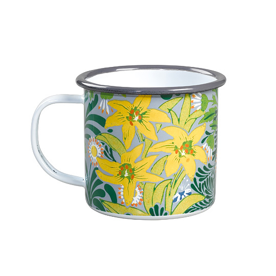 Кружка Kilburn / Yellow Flowers Кружка Kilburn / Yellow FlowersЧашки, кружки<br>Ни один любитель чая не сможет устоять перед этой очаровательной чашечкой! С ней каждое утро будет бодрым, а настроение в течении всего дня - прекрасным. <br><br>В чём плюсы:<br> Объем кружки - 400 мл.<br> Уникальная возможность выпить чай в другой эпохе!<br> Истинно весенний цветочный принт радует глаз.<br> Удобная форма и ручка. <br> Благодаря большому объему ты вполне успеешь не торопясь насладиться любимым напитком.<br>Материал: металл, эмаль.<br><br>Дизайн: Yellow Flowers<br>Вес г: 131