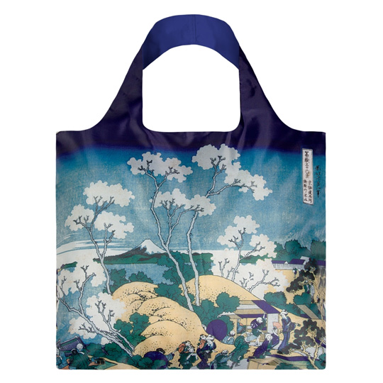 Сумка-авоська компактная Museum Hokusai / Fuji from Gotenyama Сумка-авоська компактная Museum Hokusai / Fuji from GotenyamaСкладные сумки, авоськи, органайзеры<br>Немецкая дизайнерская компания LOQI создает яркие, веселые вещи, которые предназначены для отказа от использования одноразового пластика. Сумка-авоська с красивым и забавным принтом, которая, к тому же, умеет сворачиваться в очень компактный квадратик.В чём плюсы: Складывается в компактный чехольчик на молнии, который можно положить в карман, сумку или чемодан. В разложенном виде внутри сумки есть небольшой кармашек, куда можно убрать чехольчик, чтобы он не потерялся, а также другие мелкие вещи (ключ...<br><br>Дизайн: Fuji from Gotenyama<br>Вес г: 60