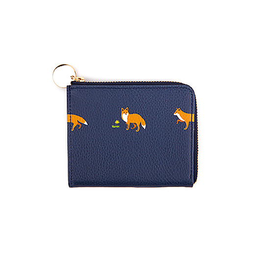 Кошелек Fox Кошелек FoxКошельки<br>В чём плсы:<br> Внутри кошелька<br>- одно большое отделение;<br>- по бокам 2 кармашка дл карт или чеков;<br> Компактный и вместительный кошелечек на прочной молнии.<br> Подходит дл хранени монет и карточек.<br> Молни удобно расстегивать благодар удобному круглому хлстику.<br> Милый и лаконичный принт в виде бегущих лисиц.<br>Размер (ВхШхГ): 10,5 х 8,5 х 1,5 см.<br>Материал: искусственна кожа, полистер.<br><br>Вес г: 50