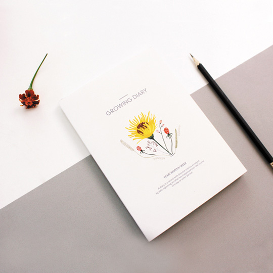 Ежедневник Growing Diary / Слоновая кость Ежедневник Growing Diary / Слоновая костьНедатированные<br>В чём плюсы:<br> Ежедневник не привязан к датам, поэтому его можно начинать вести в любое время. <br> Всего 160 страниц.<br> Специальные страницы:<br>- календарь на 2016 и 2017 год - 2 стр.<br>- план на год - 2 стр.<br>- план по месяцам - 24 стр.<br>- план по неделям - 120 стр.<br>- страницы для записей - 10 стр.<br> Прозрачная плотная обложка защищает ежедневник от грязи и пыли.<br> Внутри за обложку можно заложить разные напоминалки и открытки.<br> Закладка-лента поможет быстро найти нужные записи.<br> Романтичная цветочн...<br><br>Цвет: Слоновая кость<br>Вес г: 253