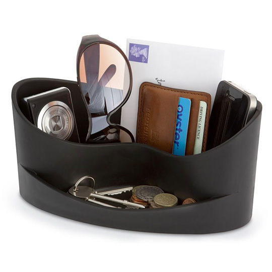Подставка для мелочей Casa Organiser - Black Подставка для мелочей Casa Organiser - BlackМинимализм<br>Всё, что отягощает твои карманы, можно хранить в такой подставке для мелочей в стиле хай-тек. А уж для организации порядка на рабочем столе она просто необходима. В чём плюсы: Большое отделение вместит достаточно крупные предметы, вроде кошелька, очков, ручек, телефона, крема для рук, фотоаппарата и прочего. Отделение поменьше поможет не потерять ключи, мелочь, скрепки и прочее. Подойдёт к любому интерьеру.Размер: 12,5 х 24 х 11 см.Материал: резина.<br><br>Вес г: 480