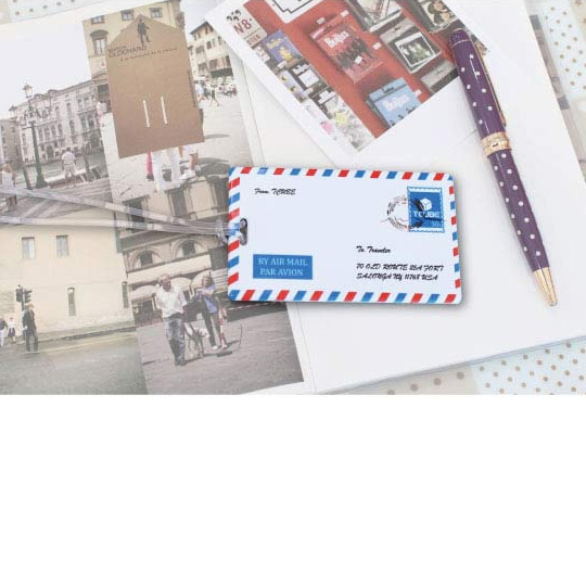 Бирка для багажа AirMail Бирка для багажа AirMailПутешественникам<br>Стильная винтажная бирка для твоего багажа! Украсит любой чемодан, сумку или даже просто рюкзак.В чём плюсы: Оригинальный дизайн в виде конверта. На оборотной стороне держателя есть прозрачный кармашек, куда ты можешь вложить бирку с именем, адресом, телефоном и е-мэйлом. Силиконовый шнурок в комплекте. Можно использовать держатель как кармашек для проездного или карточки-пропуска.Размер: 10 х 6 см.Материал: ПВХ.<br><br>Вес г: 12