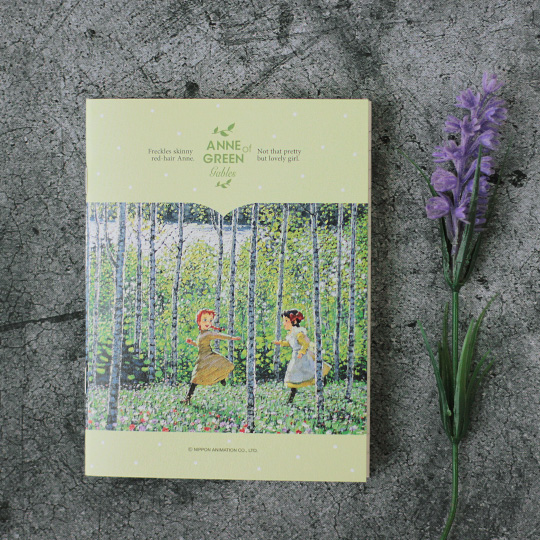 Тетрадь Ann Green / Birch Тетрадь Ann Green / BirchТетради<br>В чём плюсы:<br> Всего 64 странички.<br> Страницы в крупную линейку.<br> Идеальна для учебных или творческих записей - и поднимет настроение даже во время очень скучного урока или долгой лекции.<br> Листы надежно прошиты скрепками.<br><br>Размер: 14 х 10,5 см.<br>Материал: бумага.<br><br>Дизайн: Birch<br>Вес г: 44
