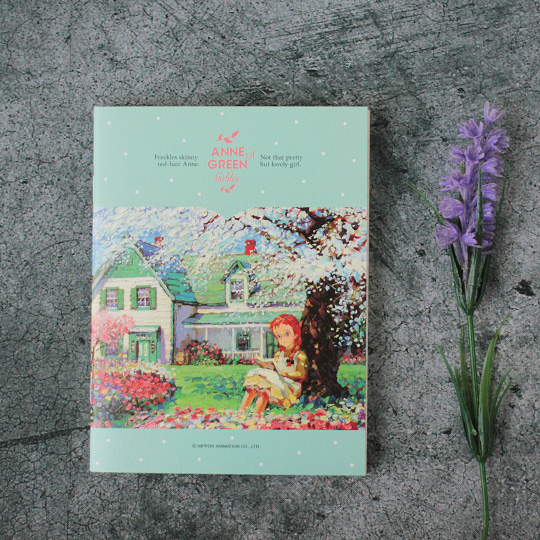 Тетрадь Ann Green / Blossom Тетрадь Ann Green / BlossomТетради<br>В чём плюсы:<br> Всего 64 странички.<br> Страницы в крупную линейку.<br> Идеальна для учебных или творческих записей - и поднимет настроение даже во время очень скучного урока или долгой лекции.<br> Листы надежно прошиты скрепками.<br><br>Размер: 14 х 10,5 см.<br>Материал: бумага.<br><br>Дизайн: Blossom<br>Вес г: 45