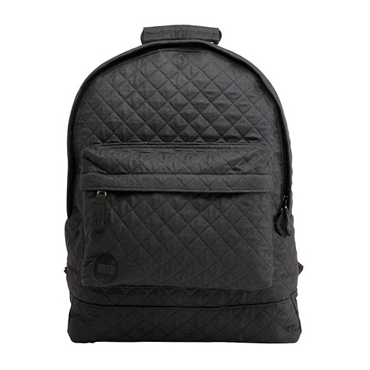 Рюкзак Quilted - Black Рюкзак Quilted - BlackРюкзаки<br>Mi-Pac это классические рюкзаки креативного английского бренда, выполненные из прочных материалов и оригинальных тканей с яркими дизайнерскими принтами. Они легко вмещают в себя формат A4 и идеально подходят для учёбы, работы и путешествий!<br><br>В чём плюсы:<br> Изготовлен из высококачественной хлопково-полимерной ткани.<br> Стеганая ткань.<br> Внутри: <br>- вместительное основное отделение <br>- подкладка<br> Снаружи удобный карман на молнии (22х16 см).<br> Рюкзак надежно закрывается на молнию.<br> Удобные мягкие ля...<br><br>Вес г: 544