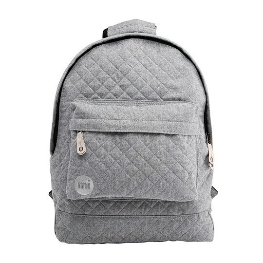 Рюкзак Quilted - Grey Рюкзак Quilted - GreyРюкзаки<br>Mi-Pac это классические рюкзаки креативного английского бренда, выполненные из прочных материалов и оригинальных тканей с яркими дизайнерскими принтами. Они легко вмещают в себя формат A4 и идеально подходят для учёбы, работы и путешествий!<br><br>В чём плюсы:<br> Изготовлен из высококачественной хлопково-полимерной ткани.<br> Стеганая ткань.<br> Внутри: <br>- вместительное основное отделение <br>- подкладка<br> Снаружи удобный карман на молнии (22х16 см).<br> Рюкзак надежно закрывается на молнию.<br> Удобные мягкие ля...<br><br>Вес г: 543