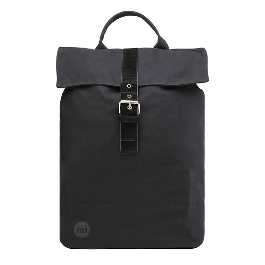 Рюкзак Canvas / Black Рюкзак Canvas / BlackРюкзаки<br>Mi-Pac это классические рюкзаки креативного английского бренда, выполненные из прочных материалов и оригинальных тканей. Они легко вмещают в себя формат A4 и идеально подходят для учёбы, работы и путешествий!<br><br>В чём плюсы:<br> Объем 20 литров.<br> Внутри: <br>- вместительное основное отделение <br>- небольшой карман для мелочей на молнии<br> Для большей безопасности застегивается на надежные кнопки.<br> Полностью функциональная замшевая пряжка-ремешок.<br> Удобные мягкие лямки с регулируемой длиной и ручка для...<br><br>Цвет: Black<br>Вес г: 432