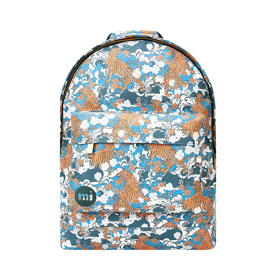 Рюкзак Oriental Tigers - Blue Multi Рюкзак Oriental Tigers - Blue MultiРюкзаки<br>Mi-Pac это классические рюкзаки креативного английского бренда, выполненные из прочных материалов и оригинальных тканей с яркими дизайнерскими принтами. Они легко вмещают в себя формат A4 и идеально подходят для учёбы, работы и путешествий!<br><br>В чём плюсы:<br> Объем 17 литров.<br> Внутри: <br>- вместительное основное отделение; <br>- карман для планшета или ноутбука средних размеров;<br>- небольшой кармашек для мелочей;<br> Снаружи удобный карман на молнии.<br> Рюкзак надежно закрывается на молнию с двумя собачка...<br><br>Вес г: 653