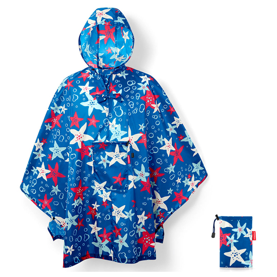 Дождевик Mini Maxi / Aquarius Дождевик Mini Maxi / AquariusДождевики<br>Выходя из дома, нужно быть готовым ко всему!<br>Компактный и невероятно легкий плащ от дождя не займет много места в сумке или рюкзаке, но спасет тебя в случае непогоды.<br>Дождевик сворачивается внутрь собственного внешнего кармана, застегивается на кнопки подмышками.<br><br><br>В чём плюсы:<br> Сделан из плотной водоотталкивающей ткани.<br> Широкий воротник облегчает надевание дождевика.<br> Застегивается на кнопки подмышками.<br> Яркий принт в полоску не даст загрустить даже в непогоду!<br> Размер - one size.<br><br>Разм...<br><br>Дизайн: Aquarius<br>Вес г: 179