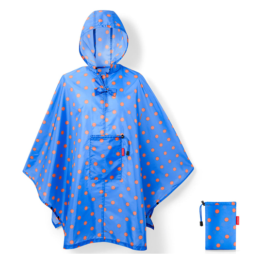 Дождевик Mini Maxi Dots / Azure Dots Дождевик Mini Maxi Dots / Azure DotsДождевики<br>Выходя из дома, нужно быть готовым ко всему!<br>Компактный и невероятно легкий плащ от дождя не займет много места в сумке или рюкзаке, но спасет тебя в случае непогоды.<br>Дождевик сворачивается внутрь собственного внешнего кармана, застегивается на кнопки подмышками.<br><br><br>В чём плюсы:<br> Сделан из плотной водоотталкивающей ткани.<br> Широкий воротник облегчает надевание дождевика.<br> Застегивается на кнопки подмышками.<br> Яркий принт в полоску не даст загрустить даже в непогоду!<br> Размер - one size.<br><br>Разм...<br><br>Дизайн: Azure Dots<br>Вес г: 173
