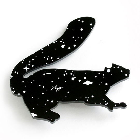 Брошь Cosmos Animals - Squirrel Брошь Cosmos Animals - SquirrelБижутерия<br>В чём плюсы:<br> Брошь в форме белки, с уникальным принтом космической пыли (принт на каждой броши получается разным, поэтому твоя брошка будет немного отличаться от той, что ты видишь на фото).<br> Надёжно крепится на булавку, благодаря чему брошь не крутится вокруг своей оси.<br> Брошка лёгкая, как пёрышко.<br>Размер (ВхШхГ): 6 см в длину.<br>Материал: акриловый пластик.<br><br>Вес г: 8