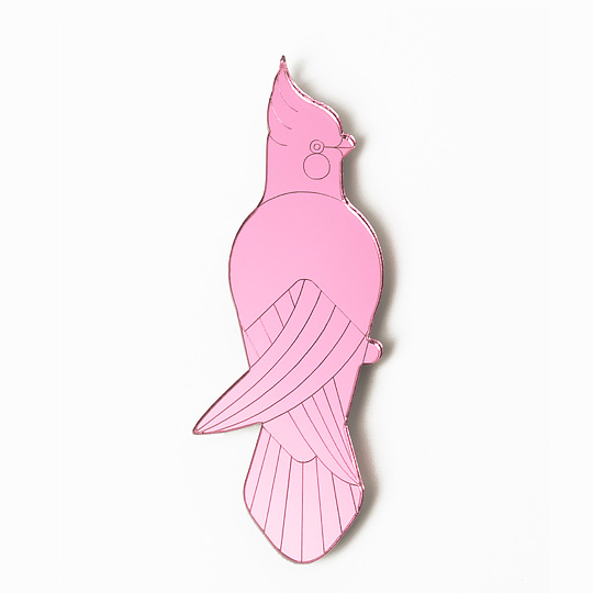 Брошь Tropic / Cockatoo Брошь Tropic / CockatooБижутерия<br>В чём плюсы:<br> Грация, воплощенная в розовом какаду, которая всегда будет с тобой!<br> Добавит нежности и оригинальности любому образу.<br> Рисунок выгравирован поверх броши и не исчезнет при длительном ношении.<br> Брошь абсолютно невесомая.<br> Крепится к одежде надежной застежкой.<br><br>Размер (ВхШхГ): 8 х 3 см.<br>Материал: оргстекло.<br><br>Дизайн: Cockatoo<br>Вес г: 8