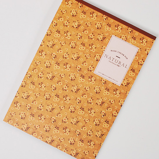 Блокнот Colored Paper / Flower Блокнот Colored Paper / FlowerЛинованные<br>В чём плюсы:<br> В блокноте 56 страниц.<br> Страницы в линейку.<br> Странице в блокноте 8 разных цветов - очень позитивно!<br> Корешок надёжно проклеен, странички не выпадут без твоего желания.<br><br><br>Размер (ВхШхГ): 26 х 19 х 8 см.<br>Материал: бумага.<br><br>Дизайн: Flower<br>Вес г: 344