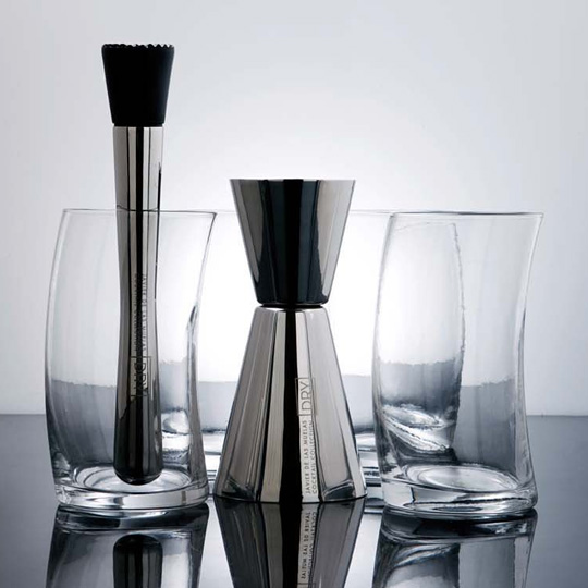 Набор для мохито Dry collection Набор для мохито Dry collectionДля вина и алкоголя<br>В чём плюсы:<br> В набор входит: 2 стеклянных бокала, пестик и двусторонний мерный стаканчик.<br> Элегантный набор не только поможет в создании известного коктейля Мохито, но и красиво его подаст.<br> Стильный внешний вид станет украшением любого домашнего бара.<br> Мерный стакан и пестик выполнены из нержавеющей стали, поэтому прослужат долго и надёжно.<br><br><br>Материал: нержавеющая сталь, стекло.<br><br>Вес г: 2630