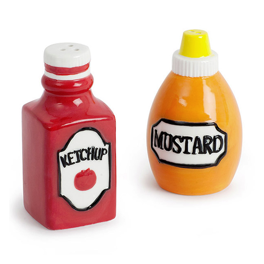 Набор солонка и перечница Ketchup & Mustard Набор солонка и перечница Ketchup & MustardВеселая кухня<br>В чём плюсы:<br> Оригинальный дизайн в виде бутылочек из-под кетчупа и горчицы.<br> Изделие изготовлено из качественной керамики и прекрасно лежит в руке.<br> Станут отличным дополнением любой кухни.<br> Подойдут как к повседневному, так и к праздничному столу. <br>Размер: 5 x 5 x 9 см.<br>Материал: керамика.<br><br>Вес г: 162