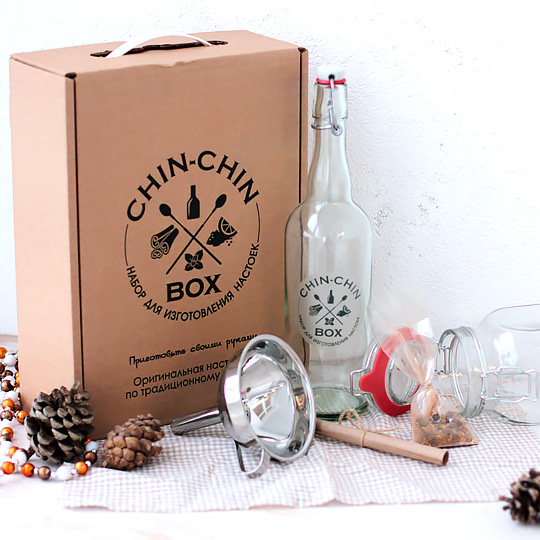 Набор для приготовления настойки Chin-Chin Box / Джин Набор для приготовления настойки Chin-Chin Box / ДжинДля вина и алкоголя<br>Волшебный набор CHIN-CHIN BOX для приготовления домашнего Джина. <br>Сделайте незабываемый подарок своим близким и себе! Приготовьте настойку для Вашего стола своими руками!<br>Домашний джин - терпкий и ароматный напиток. Подавайте напиток исключительно охлажденным. Напиток украсит и дополнит любой ужин или вечеринку друзей. Изысканный напиток своими руками!<br><br> <br>В чём плюсы:<br> В набор входит:<br> - свиток с рецептом и рекомендациями по изготовлению напитка<br> - специи и магические ингредиенты для его изго...<br><br>Вкус: Джин<br>Вес г: 1567