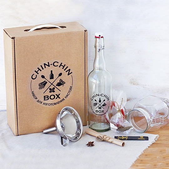 Набор для приготовления настойки Chin-Chin Box / Вермут Набор для приготовления настойки Chin-Chin Box / ВермутДля вина и алкоголя<br>Волшебный набор CHIN-CHIN BOX для приготовления Домашнего вермута. <br>Сделайте незабываемый подарок своим близким и себе! Приготовьте настойку для Вашего стола своими руками!<br>Вермут - терпкий и ароматный напиток. Подавайте напиток исключительно охлажденным. Напиток украсит и дополнит любой ужин или вечеринку друзей. Изысканный напиток своими руками!<br><br><br> <br>В чём плюсы:<br> В набор входит:<br> - свиток с рецептом и рекомендациями по изготовлению напитка<br> - специи и магические ингредиенты для его изготов...<br><br>Вкус: Вермут<br>Вес г: 1611
