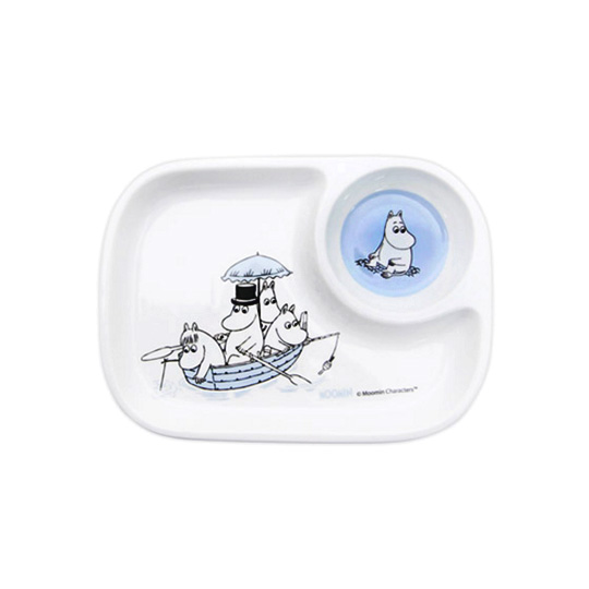 Тарелка Moomin / Boat Тарелка Moomin / Boat2000 - 3000 р.<br>В чём плюсы:<br> Глубокая тарелка с бортиками.<br> Отдельная емкость для джема, меда или орешков.<br> Можно использовать в микроволновой печи и посудомоечной машине.<br> Забавный рисунок не только порадует детей за завтраком, но и поднимет настроение взрослым!<br> После еды по картинке на тарелке можно сочинять истории о приключении Муми-троллей.<br> В небольшую емкость как раз помещается https:www.pichshop.ruproduct387360krujka-moomin-raznyie-dizaynyi-bouquet чашечка в том же стиле.<br>Размер (ВхШхГ): 25,7 х 18,...<br><br>Дизайн: Boat<br>Вес г: 814