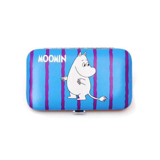 Маникюрный набор Moomin / Stripes Маникюрный набор Moomin / Stripes500 - 1000 р.<br>В чём плюсы:<br> В наборе<br>- пилочка для ногтей;<br>- пинцет;<br>- лопатка для кутикулы;<br>- кусачки для кутикулы;<br>- маникюрные ножницы;<br>- книпсер;<br> На обеих сторонах чехла ты найдешь разные милые рисунки с муми-троллем. <br> Закрывается защелкой. <br> Каждый предмет внутри чехла имеет специальную петельку и закреплен к ней.<br> Удобный набор, который можно использовать и дома, и в поездках.<br> Невероятно симпатичный и уж точно полезный подарок для мамы, подруги, сестры в общем, для любой девушки!<br> Набор упа...<br><br>Дизайн: Stripes<br>Вес г: 123