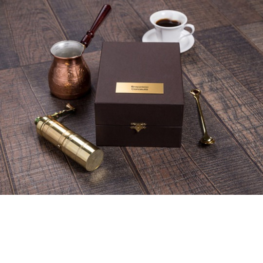 Набор для кофе All for Great Coffee Набор для кофе All for Great Coffeeот 5000 р.<br>Бесспорно самый лучший кофе - это свежемолотая бодрящая арабика, сваренная по классическому рецепту в турке. Такой напиток легко приготовить, а его аромат и вкус покоряют навсегда. Настоящие любители и ценители качественного кофе наверняка проникнутся уникальностью этого набора: в шкатулке компактно и элегантно собрано все самое необходимое для получения идеальной чашки. Но самое главное: ты легко можешь персонализировать набор, превратив его в памятный уникальный подарок. <br>В чём плюсы:<br> Сделать пе...<br><br>Вес г: 793
