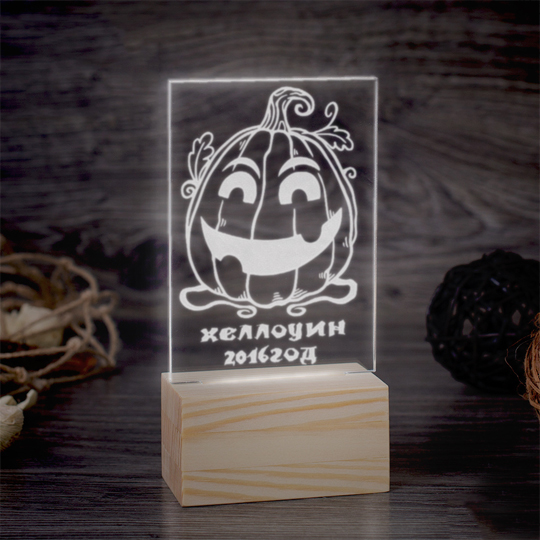 Светильник Halloween Светильник HalloweenПодарки на Хэллоуин<br>На Западе считается, что выставленная около дома в Хэллоуин тыква с вырезанным лицом и фонариком внутри способна отпугнуть нечистую силу. Мы в злых духов, конечно же, не верим. А вот в ночные кошмары, которые могут мучить похуже всяких привидений, очень даже. И тут суеверными атрибутами не спастись, нужно что-то посерьёзней. Например, светильник Хэллоуин! <br><br> В чём плюсы:<br> Сделать персональный светильник очень легко - тебе нужно вписать имя получателей и дату в специальные поля выше и оформить з...<br>
