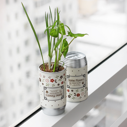 Набор для выращивания Bouquet / White Mix Набор для выращивания Bouquet / White MixНаборы для выращивания<br>Набор для выращивания в яркой стильной баночке будет интересен и взрослым, и детям. Немного терпения и заботы и у тебя на окне появится свежий зелёный росточек.<br><br>В чём плюсы:<br> В наборе: <br>- яркая пластиковая баночка<br>- обогащённый грунт<br>- пакет с семенами.<br>- подробная инструкция по выращиванию.<br> Из семян вырастет:<br>- желтая ромашка<br>- гипсофила<br>- василёк<br>- колокольчик<br>- лен многолетний<br> Баночка является одновременно и горшочком, поэтому растения никуда не нужно пересаживать.<br> Время для пр...<br><br>Дизайн: White Mix<br>Вес г: 123