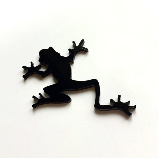 Брошь Frog / Черный Брошь Frog / ЧерныйБижутерия<br>В чём плюсы: Ультрасовременная брошка в форме лягушки. Надёжно крепится на булавку, благодаря чему брошь не крутится вокруг своей оси. Брошка лёгкая, как пёрышко.Размер (ВхШхГ): 7,5 х 5,5 см.Материал: пластик.<br><br>Цвет: Черный<br>Вес г: 3