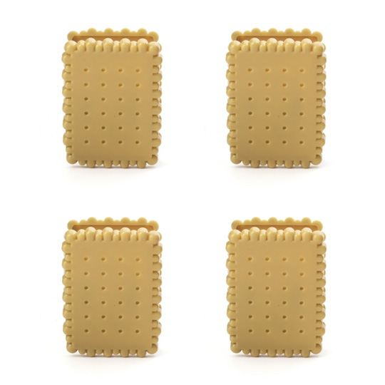 Зажимы для пакетов Biscuit, набор 4 шт. Зажимы для пакетов Biscuit, набор 4 шт.Кухонные принадлежности<br>В чём плюсы:<br> В наборе 4 зажима для пакетов. <br> Зажимы помогают сохранять продукты свежими гораздо дольше, ведь закрытый пакет гораздо меньше контактирует с воздухом и не заветривается.<br> Удобно для сыпучестей, например, пакетов с макаронами или крупами. <br> Симпатичный и веселый дизайн для твой кухни!<br>Размер (ВхШхГ):6,3 х 4 см.<br>Материал:пластик.<br><br>Вес г: 108