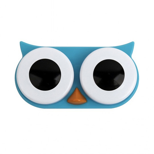 Контейнер для контактных линз Owl / Синий Контейнер для контактных линз Owl / СинийДорожные косметички<br>В чём плюсы:<br> Каждый “глаз” откручивается отдельно, создавая ёмкость для линзы. <br> Благодаря пометкам легко понять где место для левой, а где для правой линзы. <br> Прочный контейнер можно использовать и дома, и в путешествии. <br> Очаровательный дизайн!<br>Размер (ВхШхГ): 7 х 3,8 см.<br>Материал: пластик.<br><br>Цвет: Синий<br>Вес г: 18