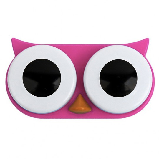 Контейнер для контактных линз Owl / Розовый Контейнер для контактных линз Owl / РозовыйВанная комната<br>В чём плюсы:<br> Каждый “глаз” откручивается отдельно, создавая ёмкость для линзы. <br> Благодаря пометкам легко понять где место для левой, а где для правой линзы. <br> Прочный контейнер можно использовать и дома, и в путешествии. <br> Очаровательный дизайн!<br>Размер (ВхШхГ): 7 х 3,8 см.<br>Материал: пластик.<br><br>Цвет: Розовый<br>Вес г: 18