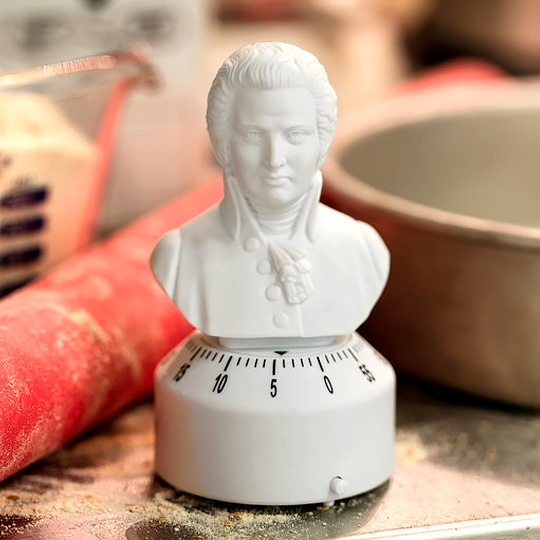 Таймер кухонный Mozart Таймер кухонный MozartФормы для приготовления, инструменты<br>Снова забыл, что поставил варить яйца? Тогда этот таймер тебе точно пригодится. Его величество Моцарт создаст атмосферу творчества на кухне и все блюда будут получаться еще лучше!<br><br>В чём плюсы:<br> Позволяет отмерить время до 60 минут.<br> Дизайн сделан в виде невысокого цилиндра, увенчанного бюстом великого композитора.<br> При заведении таймера на определенное время, Моцарт начинает медленно вращаться, разглядывая твою кухню.<br> Необычный дизайн будет вдохновлять на новые рецепты.<br> Создавая очередной...<br><br>Вес г: 123