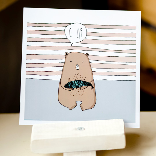 Открытка Bear / Birthday Открытка Bear / BirthdayОткрытки и наборы для писем<br>Для хорошего настроения повод не обязателен. А делиться им легко и просто.<br>Подари любимому человеку немного радости, просто так, прямо сейчас! А эта открытка тебе поможет.<br><br>Внимание! Конверт в набор не входит.<br><br><br>В чём плюсы:<br> Авторские принты на приятной фактурной бумаге. <br> Открытка станет отличным дополнением к любому подарку. Или будет отличным презентом сама по себе! <br> Напиши внутри открытки теплые слова или пожелания, но только самые лучшие и от всего сердца.<br> Так приятно посылать знако...<br><br>Дизайн: Birthday<br>Вес г: 7