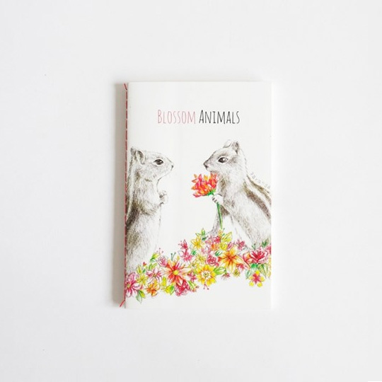 Тетрадь Blossom Animals / Ground-squirrel Тетрадь Blossom Animals / Ground-squirrelТетради<br>В чём плюсы:<br> В тетради 48 страниц в линейку.<br> Ширина линейки 7 мм.<br> Вдохновляющий принт на обложке.<br><br>Размер (ВхШхГ): 14 х 9 х 0,4 см.<br>Материал: бумага.<br><br>Дизайн: Ground-squirrel<br>Вес г: 37