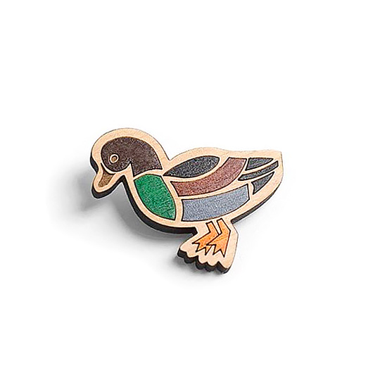 Брошь Flight / Duck Брошь Flight / DuckБижутерия<br>Оригинальная и яркая брошка будет цветным акцентом твоего хорошего дня, отразит индивидуальность и бесспорно поднимет настроение тебе и окружающим!<br><br><br>В чём плюсы:<br> Небольшая брошка, которая весело дополнит повседневный образ.<br> Каждая брошь делается вручную, а значит может немного отличаться от фото.<br> Крепится с помощью надежной металлической застежки.<br> Брошка приятная на ощупь, ведь сделана из качественного дерева. <br> Можно приколоть на свитер, кофту, шапку, шарф, сумку или пенал.<br><br>Размер (В...<br><br>Дизайн: Duck<br>Вес г: 3