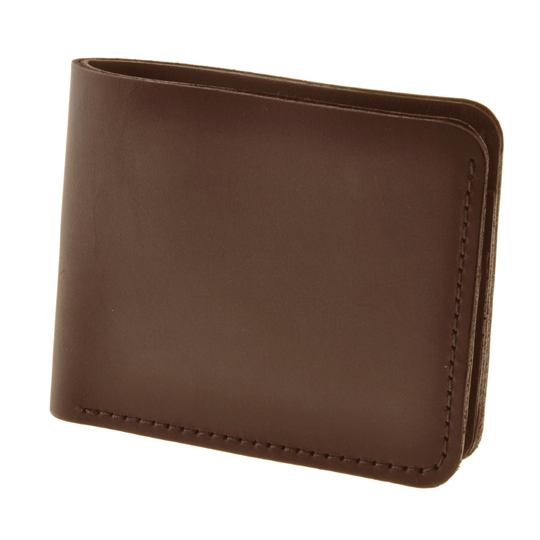 Кошелек Pouch / Орех Кошелек Pouch / ОрехСо сложением<br>Стильное компактное портмоне, сделанное вручную, идеально подойдет<br>как для мужчины, так и для женщины.<br><br>В чём плюсы:<br> Одно отделение для купюр.<br> 4 отделений для карточек и визиток.<br> Подходит для любых банкнот, в том числе - для евро и долларов.<br> Благодаря отсутствию монетницы портмоне тоньше и компактнее.<br> Портмоне сделано вручную из натуральной кожи.<br> Упакован в крафтовую коробку.<br> Выделка данной кожи предполагает естественное появление на ней царапин и потертостей в ходе использования!<br> ...<br><br>Цвет: Орех<br>Вес г: 91