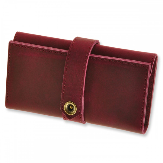 Кошелек Purse / Виноград Кошелек Purse / ВиноградБольшие<br>Лаконичный и стильный аксессуар, станет настоящей находкой для людей влюбленных в моду.<br>Портмоне сделанное вручную, будет надежно хранить самые важные для тебя вещи. А еще с ним очень приятно прогуляться на легке, <br>оставив тяжелую сумку дома.<br><br><br>В чём плюсы:<br> В портмоне: <br>- одно отделение для банкнот<br>- 4 отделения для карточек и визиток<br>- отделение для мобильного телефона<br>- кармашек для мелочи<br> Портмоне сделано вручную из натуральной кожи.<br> При желании портмоне можно использовать, как мини...<br><br>Цвет: Виноград<br>Вес г: 152