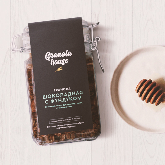Гранола Granola House / Шоколадная с фундуком Гранола Granola House / Шоколадная с фундуком500 - 1000 р.<br>Гранола это мюсли запеченные до хруста. Готовится по классическому рецепту только из качественных продуктов, без масла, муки, сахара, ароматизаторов и клейстеров. Это находка для тех, кто следит за здоровьем, правильным питанием и ведёт здоровый образ жизни!<br><br><br>В чём плюсы:<br> В баночке 400 грамм хрустящей гранолы.<br> В составе только натуральные продукты: овсянка, орехи, мёд, какао, пряности и больше ничего!<br> Доедая шоколадную гранолу с тёплым молоком, оно превратится в какао это вкусное заверше...<br><br>Вкус: Шоколадная с фундуком<br>Вес г: 1150