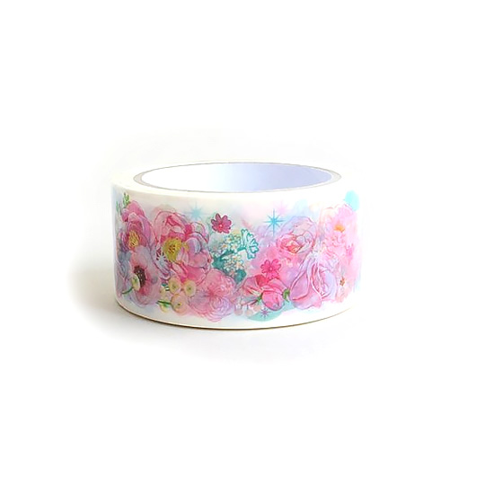 Скотч декоративный Aquarel Flowers Скотч декоративный Aquarel FlowersДекоративные скотчи<br>В чём плюсы:<br> Длина скотча - 40 м.<br> Поможет украсить любое пространство вокруг, просто доверься своей фантазии и поймай вдохновение!<br> Можно получить причудливые эффекты за счет полупрозрачности скотча и рисунка на нем.<br> Лента скотча очень прочная и надежно фиксируется на поверхности.<br> Миллион идей для творчества: красивым скотчем можно украшать обложки книг, тетрадей или учебников, открытки, мебель, посуду, гаджеты, бирки для подарков, крышечки, подарки, блокнота, ежедневники и т.д. и т.п.<br>Разм...<br><br>Вес г: 155