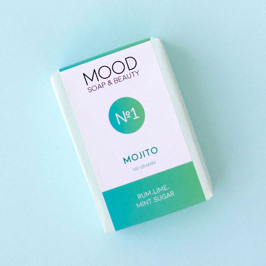 Мыло Good mood / Mojito Мыло Good mood / MojitoМыло, гели для душа и соли для ванн<br>Аромат Настроения №1 в миг унесет тебя из холодной столицы в солнечную Кубу, подарит тебе лучезарную улыбку и напомнит о приближении - лета!<br><br><br>В чём плюсы:<br> Натуральное мыло с ароматом мохито (ром, лайм, мята, сахар).<br> Мыло не содержит SLS и парабенов, а значит совершенно безвредно для кожи.<br> Хорошо пенится и оставляет на чистых руках приятных ненавязчивый аромат.<br> Ванная комната больше не нуждается в ароматизаторе!<br> Запаковано в приятную картонную коробочку.<br><br><br>Материал: натуральное мыло.<br><br>Вкус: Mojito<br>Вес г: 88