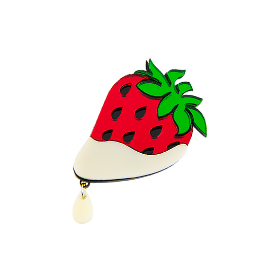 Брошь Strawberry Брошь StrawberryБижутерия<br>Когда нужно добавить образу перчинки, нет ничего лучше эффектных брошек. Прелесть модных украшений из плексигласа в их способности преобразовать даже самый скучный или строгий аутфит. Носить дизайнерские броши можно на лацканах пальто и жакетах, с мягким кашемиром, футболками и трикотажем, с жилетами и платьями попробовав один раз, невозможно остановиться.<br><br>В чём плюсы:<br> Брошь изготавливается из высокопрочного органического стекла, а затем собирается вручную. <br> Обладает глянцевой светоотражающе...<br><br>Вес г: 40