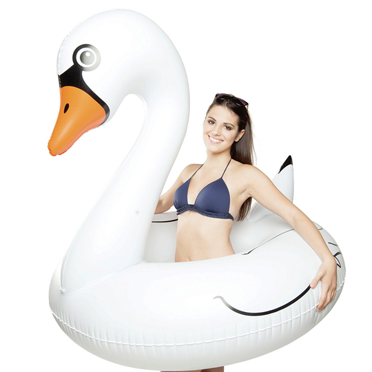 Круг надувной Swan / White Круг надувной Swan / WhiteДля пляжа<br>Бегом на пляж! И не забудь взять с собой веселый надувной круг. Иначе, как ты собираешься зависать на волнах беззаботного расслабления? С таким летним аксессуаром ты будешь звездой любого пляжа!<br><br>В чём плюсы:<br> Надувной круг в виде белого лебедя.<br> Круг гигантский, сделан из прочного винила и может выдержать до 100 кг! Поэтому запросто можно позвать друзей плавать вместе.<br> Подходит как для детей, так и для взрослых.<br> Благодаря современной печати, круг не выцветает от лучей ультрафиолета, и надол...<br><br>Цвет: White<br>Вес г: 1049