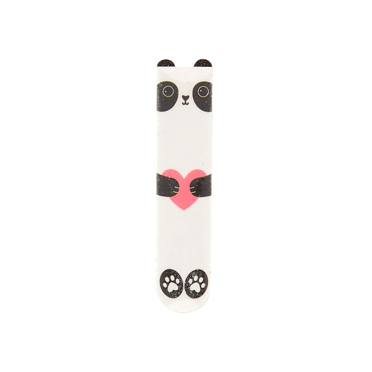 Пилка маникюрная Kawaii Friends / Panda Пилка маникюрная Kawaii Friends / PandaМаникюрные наборы<br>Незаменимый и нужный аксессуар женской сумочки! Красота в деталях, именно поэтому пилочка выглядит как милый зверек, готовый в любой момент помочь тебе сделать аккуратный маникюр :)<br><br>В чём плюсы:<br> Двусторонняя пилочка для ногтей в виде кавайной панды.<br> С обратной стороны поверхность пилочки более грубая, с лицевой - мягкая и подойдет для полировки ногтей.<br> Яркий принт на пилочке поможет быстро отыскать ее в косметичке или сумке.<br> Сделай аккуратный маникюр и подними себе настроение приятной вещи...<br><br>Дизайн: Panda<br>Вес г: 4