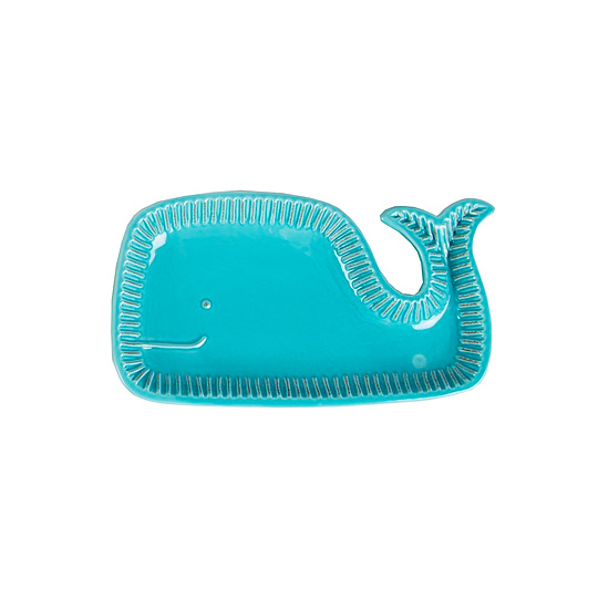 Тарелка Funny Whale / Голубой Тарелка Funny Whale / ГолубойТарелки, пиалы, миски<br>Забавный китенок поможет тебе красиво сервировать стол на кухне или добавить такой нужный последний штрих в гостиную. Его загадочной улыбке может позавидовать сама Мона Лиза!<br><br>В чём плюсы:<br> Тарелка для закусок в форме кита.<br> Подходит для орешков, конфет или ассорти из сырной нарезки.<br> Нейтральный цвет украсит и дополнит любую сервировку.<br> У тарелки есть небольшие бортики, за которые ее удобно переносить с места на место. И из нее ничего не выпадет!<br> Очаровательный аксессуар для детской кухни!<br>...<br><br>Цвет: Голубой<br>Вес г: 593