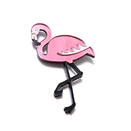 Брошь Flamingo Брошь FlamingoБижутерия<br>Когда нужно добавить образу перчинки, нет ничего лучше эффектных брошек. Прелесть модных украшений из оргстекла в их способности преобразовать даже самый скучный или строгий аутфит. Носить дизайнерские броши можно на лацканах пальто и жакетах, с мягким кашемиром, футболками и трикотажем, с жилетами и платьями попробовав один раз, невозможно остановиться.<br><br>В чём плюсы:<br> Брошь изготавливается из высокопрочного органического стекла, а затем собирается вручную. <br> Обладает глянцевой светоотражающей ...<br><br>Вес г: 11