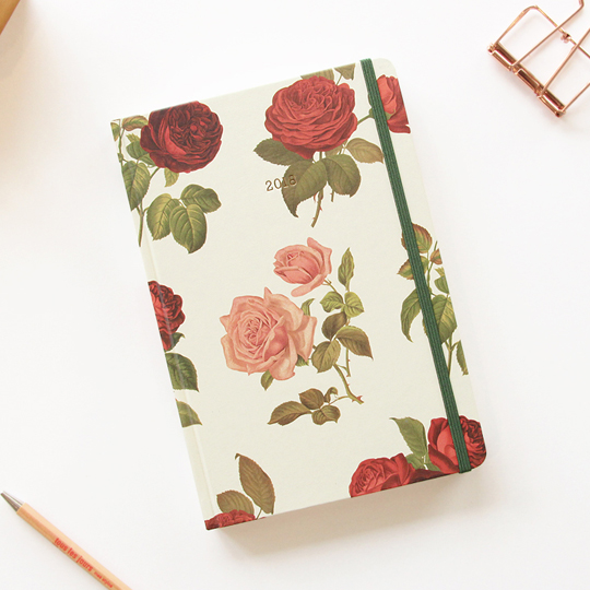 Ежедневник датированный 2018 Florence / Red Rose Ежедневник датированный 2018 Florence / Red RoseСкоро!<br>В чём плюсы:<br> Датирован на 2018 год.<br> В ежедневнике 224 страницы.<br> Продуман до мелочей и включает в себя:<br>- персональную страничку 1 стр;<br>- календарь на 2018 и 2019 гг. 2 стр;<br>- план на год 2 стр;<br>- план по месяцам на 13 месяцев 26 стр ;<br>- план по дням на 384 дня 192 стр;<br> Превосходная водоотталкивающая обложка.<br> Для любителей минимализма, которые ценят свое время!<br><br>Размер (ВхШхГ): 20,6 х 14,2 см.<br>Материал: бумага.<br><br>Дизайн: Red Rose<br>Вес г: 407