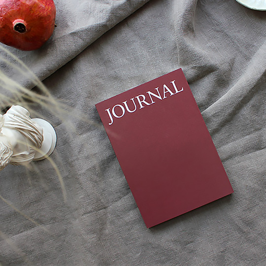 Ежедневник Just Journal / Бордовый Ежедневник Just Journal / БордовыйНедатированные<br>В чём плюсы:<br> В ежедневнике 176 страниц.<br> Продуман до мелочей и включает в себя <br>- страничку для записи успехов и достижений;<br>- разворот для планирования на год;<br>- развороты на месяц;<br>- план на неделю;<br>- странички для заметок в мелкую клеточку, в линейку и пустые;<br>- страничка с персональной информацией;<br> Приятная на ощупь шероховатая поверхность обложки.<br> Классический ежедневник в винтажном исполнении.<br> Для любителей минимализма, которые ценят свое время!<br><br>Размер (ВхШхГ): 12,5 х 18 см.<br>...<br><br>Цвет: Бордовый<br>Вес г: 229
