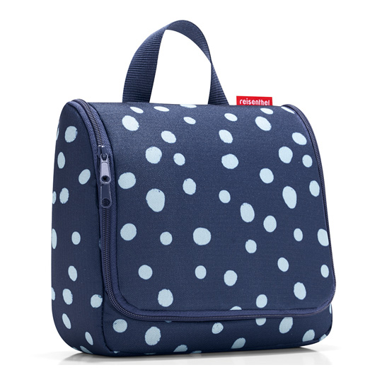 Косметичка дорожная Toiletbag Dots / Spots Navy Косметичка дорожная Toiletbag Dots / Spots NavyДорожные косметички<br>Практичная сумка-органайзер, очень удобная в поездках, а также в ванной или гардеробной: вмещает все необходимое и позволяет хранить мелочи в идеальном порядке.<br>С ней можно взять с собой всё и даже больше!<br><br><br>В чём плюсы:<br> Внутри:<br> - вместительное отделение объемом 3 литра;<br> - 4 сетчатых кармашка;<br> - на крышке с внутренней стороны 2 кармана на молнии;<br> - петелька для мелочей;<br> - так же можно прикрепить зеркало на липучку или снять его;<br> Надежно закрывается на молнию.<br> Специальный крючок по...<br><br>Дизайн: Spots Navy<br>Вес г: 256
