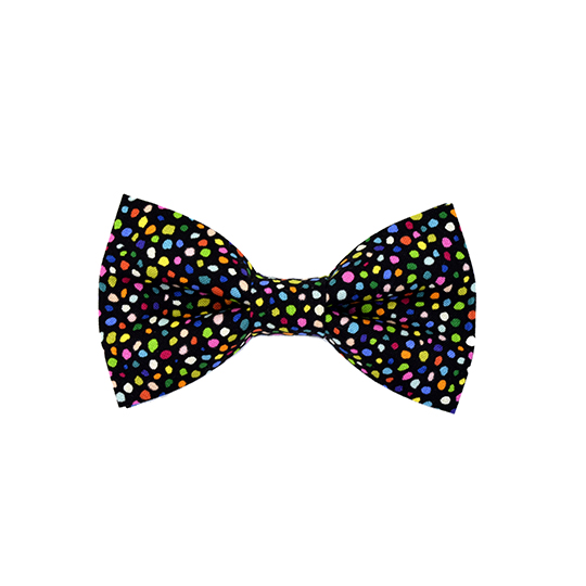 Бабочка Rainbow Tie Confetti Бабочка Rainbow Tie ConfettiГалстуки и бабочки<br>Мода на классику возвращается, только все в больших вариациях. Бабочка с оригинальным принтом подойдет к различным образам: официальному костюму, одежде в стиле casual, и даже к самому неординарному наряду! К тому же, этот аксессуар будет выигрышно смотреться как на мужчинах, так и на девушках.<br> <br><br>В чём плюсы:<br> Удобная застежка на бабочке экономит время и не требует особых навыков.<br> Обхват шеи регулируется слайдером.<br> Мужскому образу эта деталь гардероба придаст шарм, женскому - изюминку.<br> При...<br><br>Вес г: 27